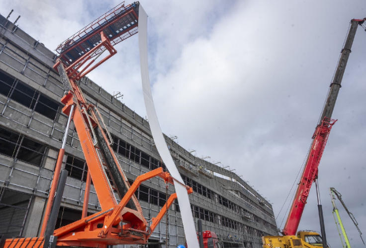 遠(yuǎn)大彩鋼：高空壓瓦施工注意事項